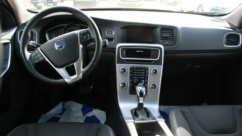 VOLVO V60 -