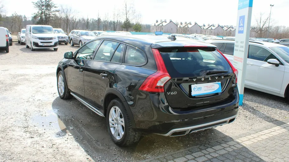 VOLVO V60 -