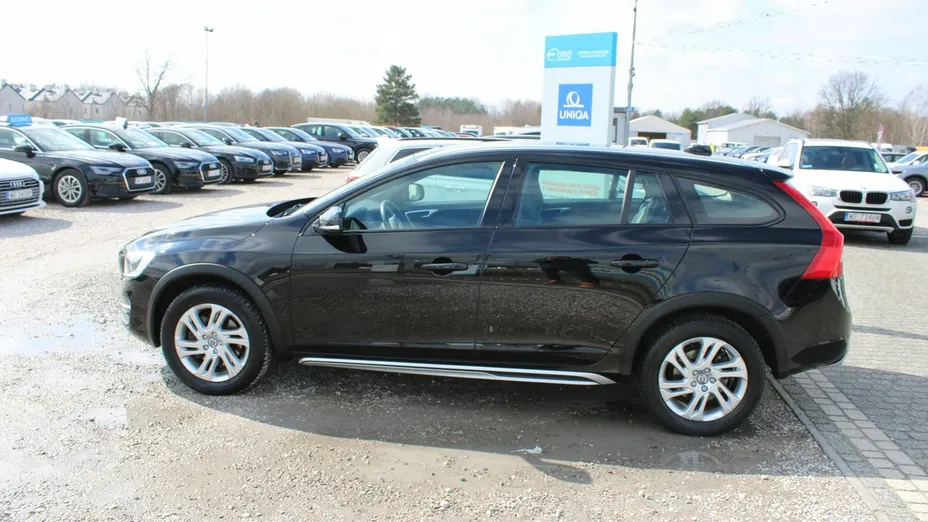 VOLVO V60 -
