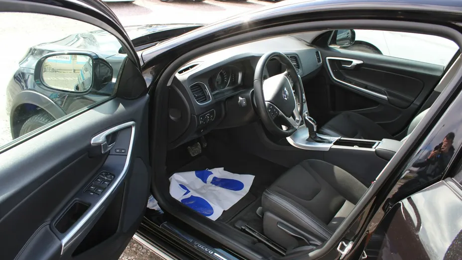 VOLVO V60 -