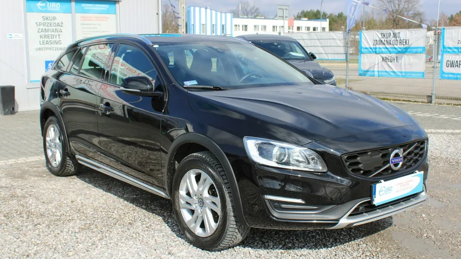 VOLVO V60 -