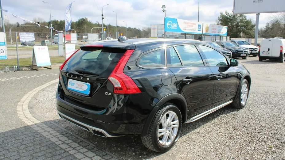 VOLVO V60 -