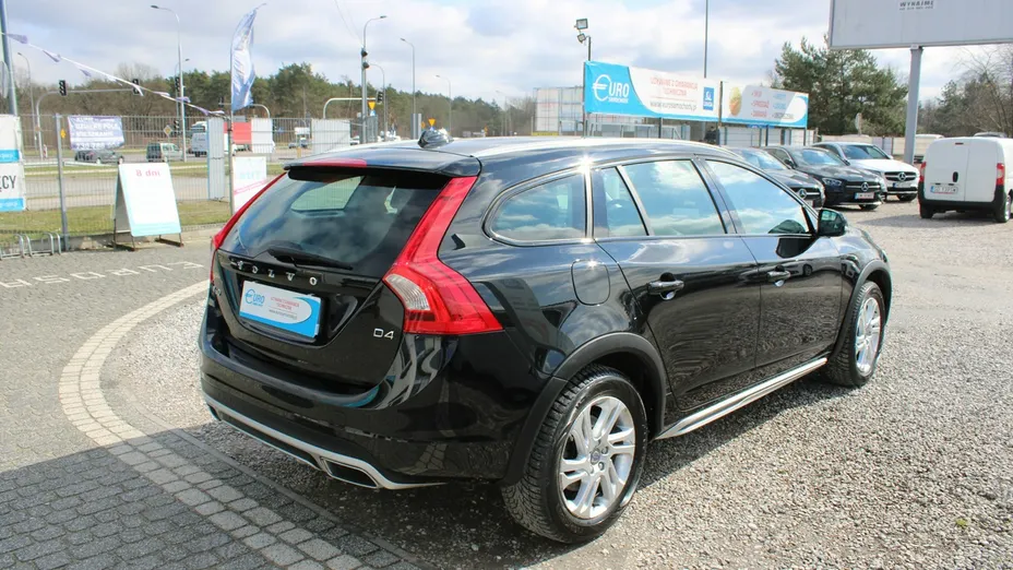 VOLVO V60 -