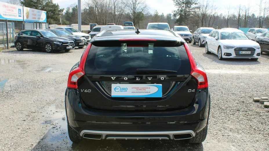 VOLVO V60 -