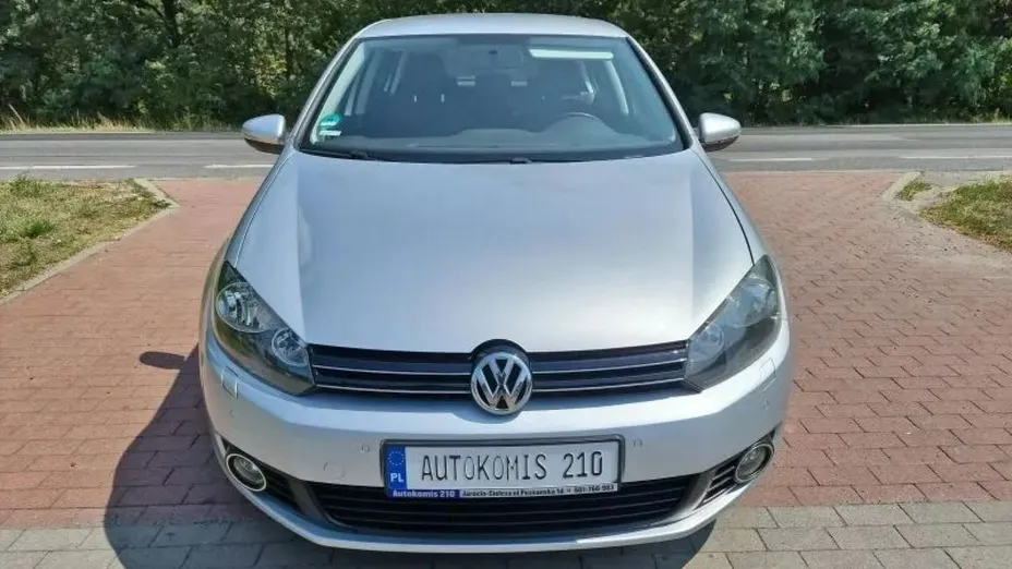 VOLKSWAGEN Golf -