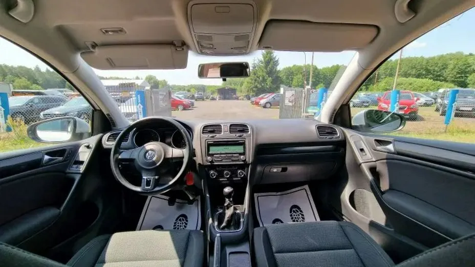 VOLKSWAGEN Golf -