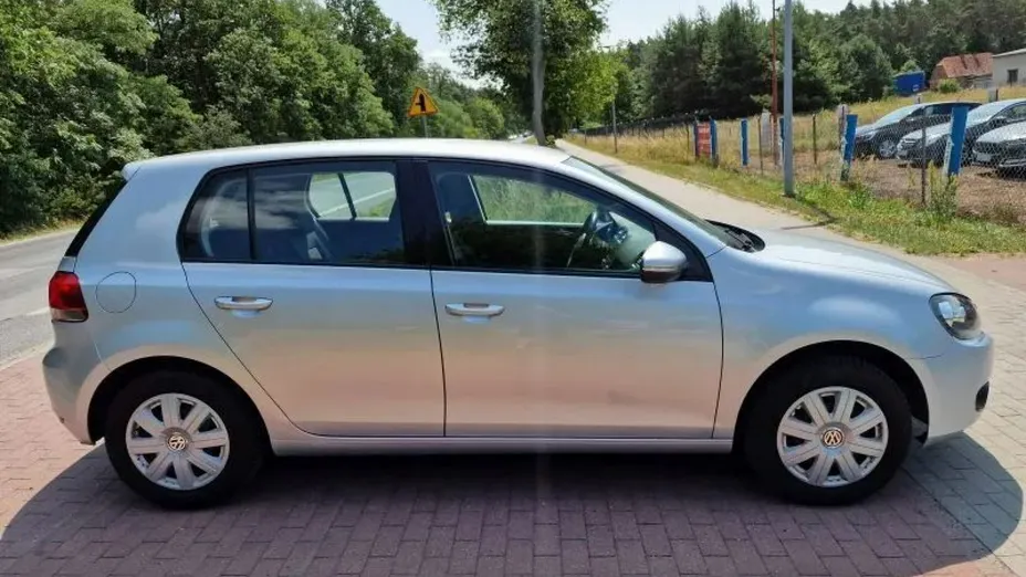 VOLKSWAGEN Golf -