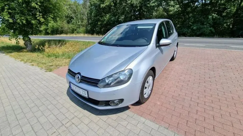 VOLKSWAGEN Golf -