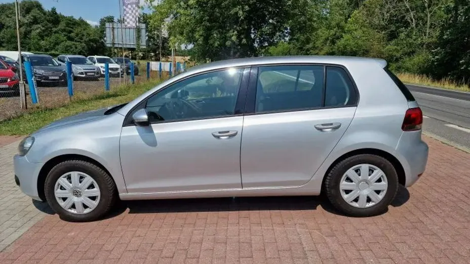 VOLKSWAGEN Golf -