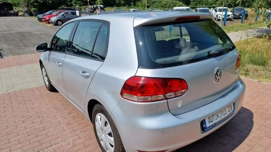 VOLKSWAGEN Golf -