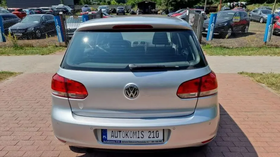 VOLKSWAGEN Golf -