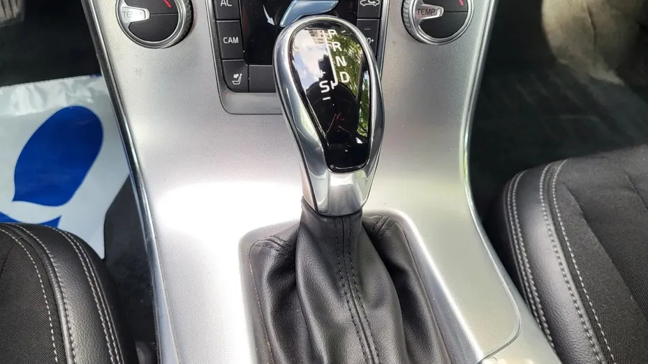 VOLVO V60 -