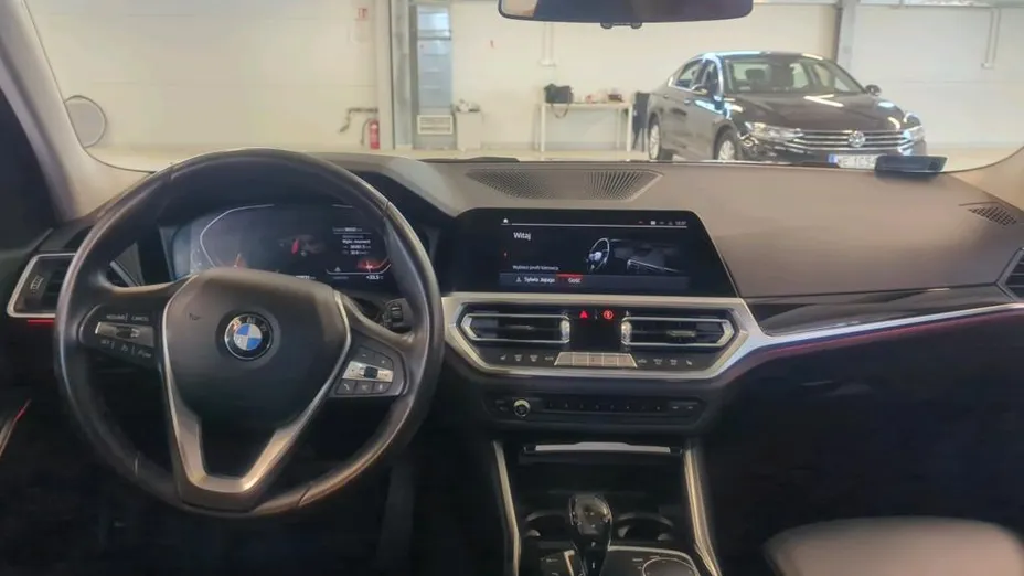 BMW Seria 3 318i Sport Line aut