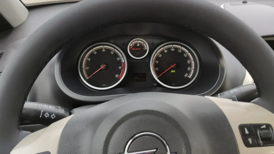 OPEL Corsa -