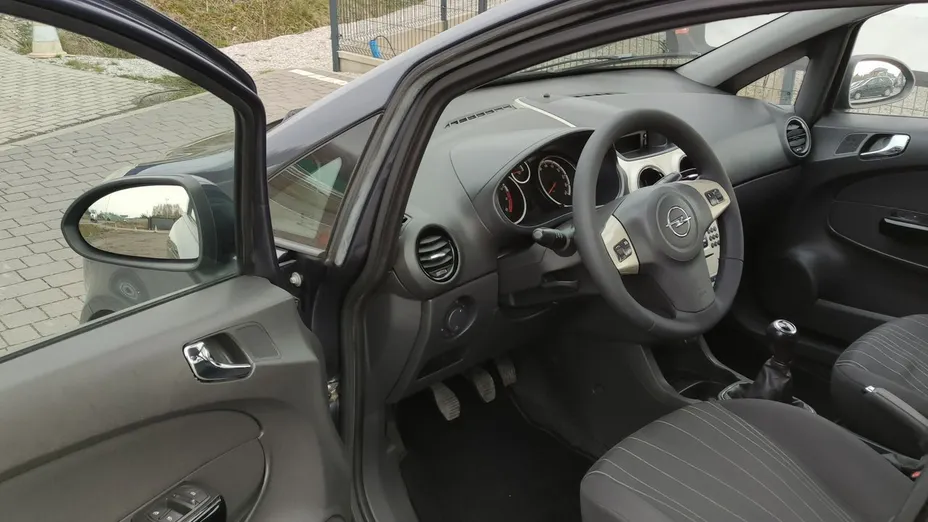 OPEL Corsa -