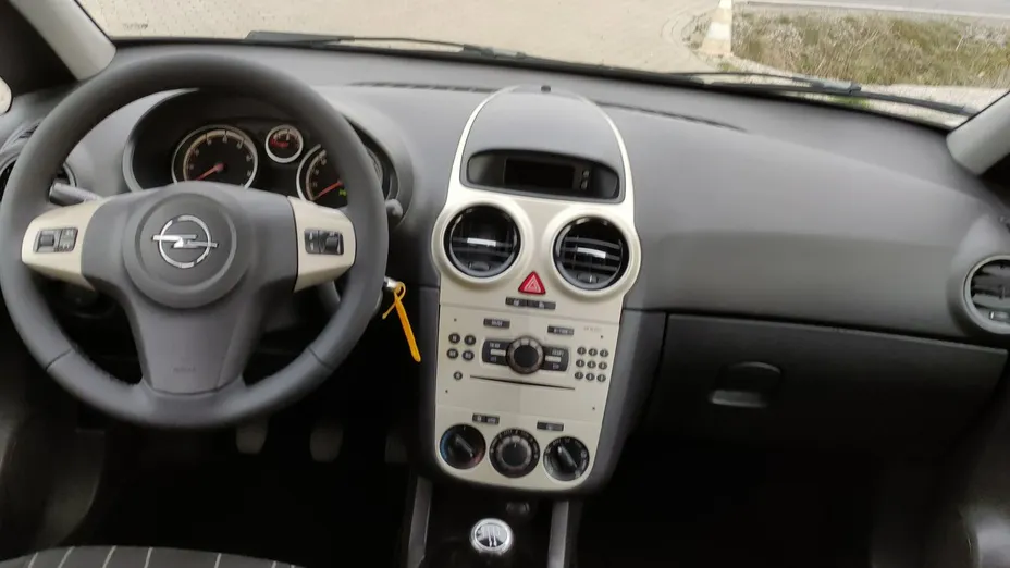 OPEL Corsa -