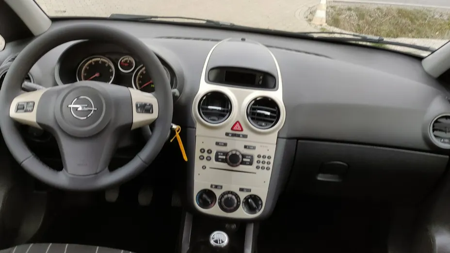 OPEL Corsa -