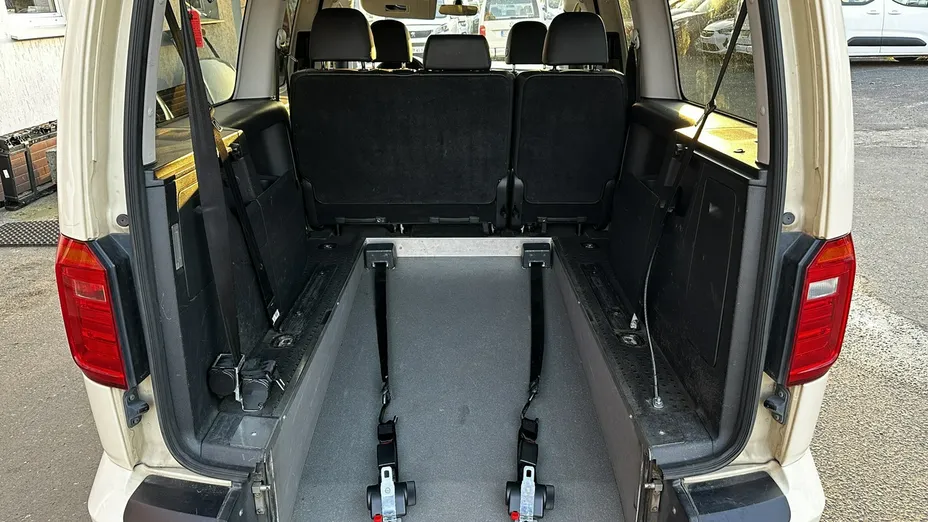 VOLKSWAGEN Caddy -
