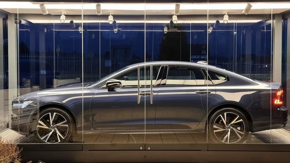 VOLVO S90 -