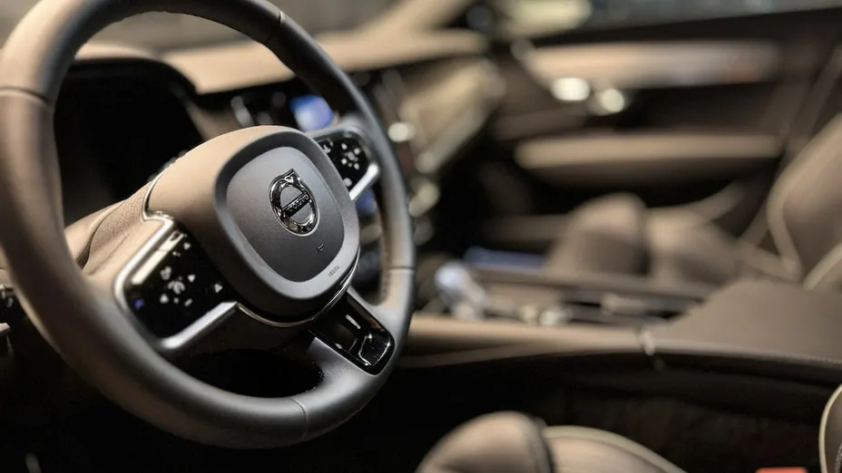 VOLVO S90 -