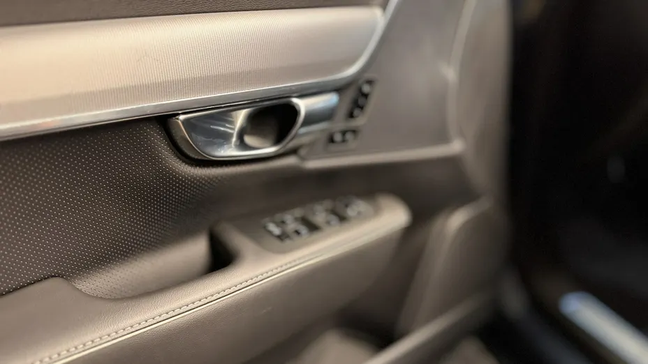 VOLVO S90 -