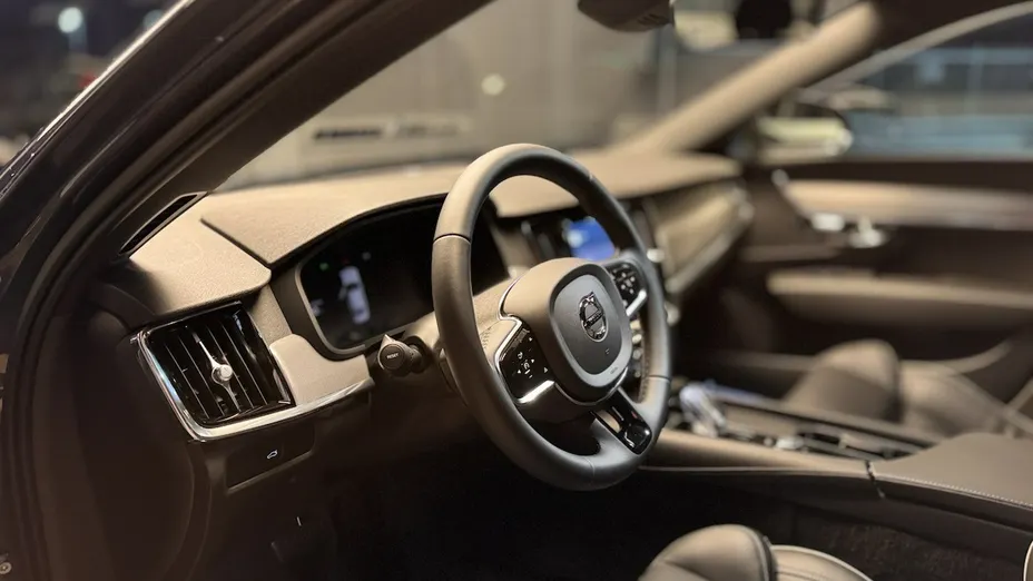 VOLVO S90 -
