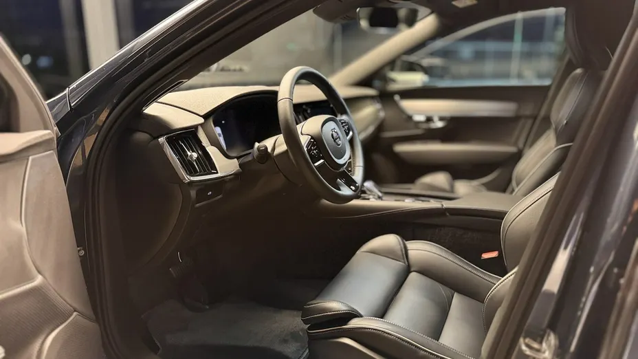 VOLVO S90 -