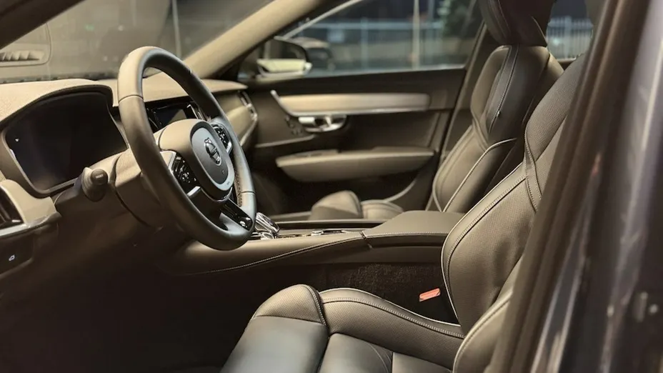 VOLVO S90 -