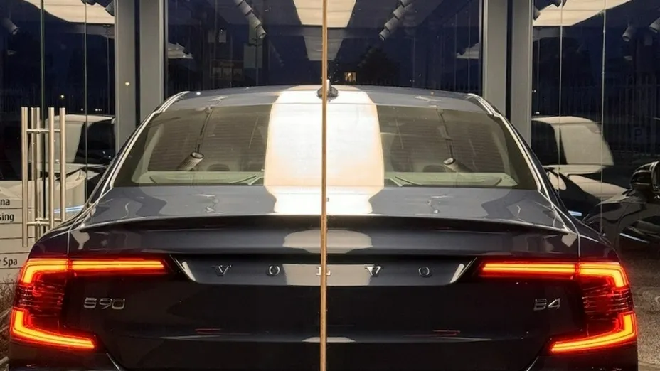 VOLVO S90 -