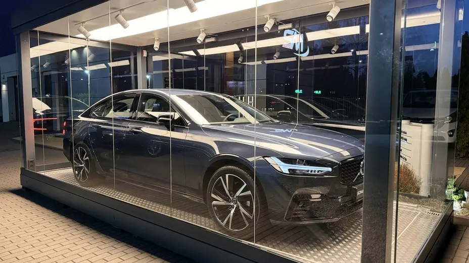 VOLVO S90 -