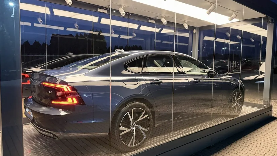 VOLVO S90 -