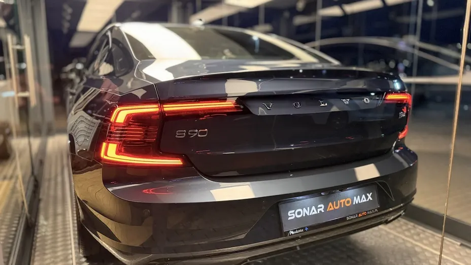 VOLVO S90 -