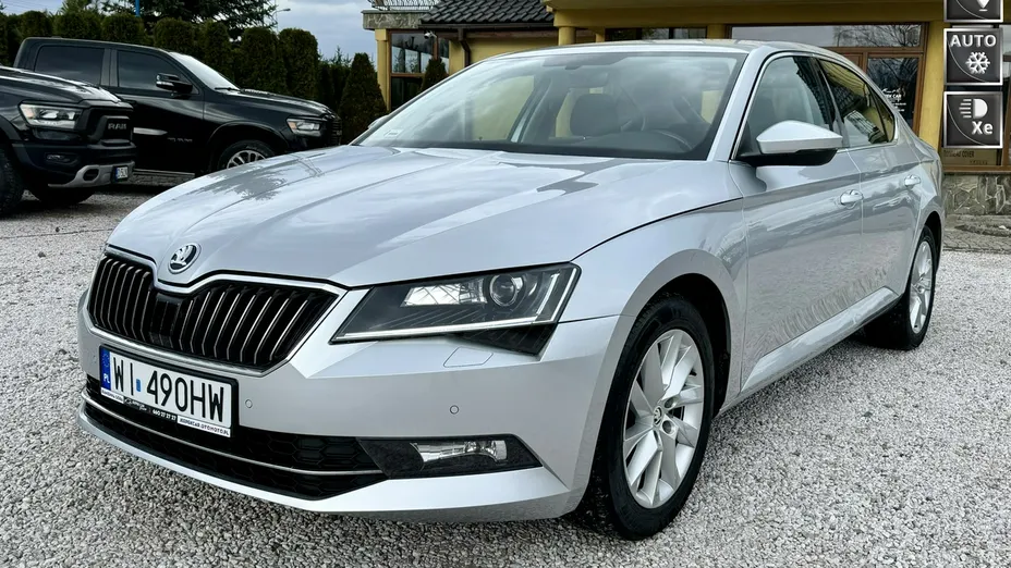 SKODA Superb -
