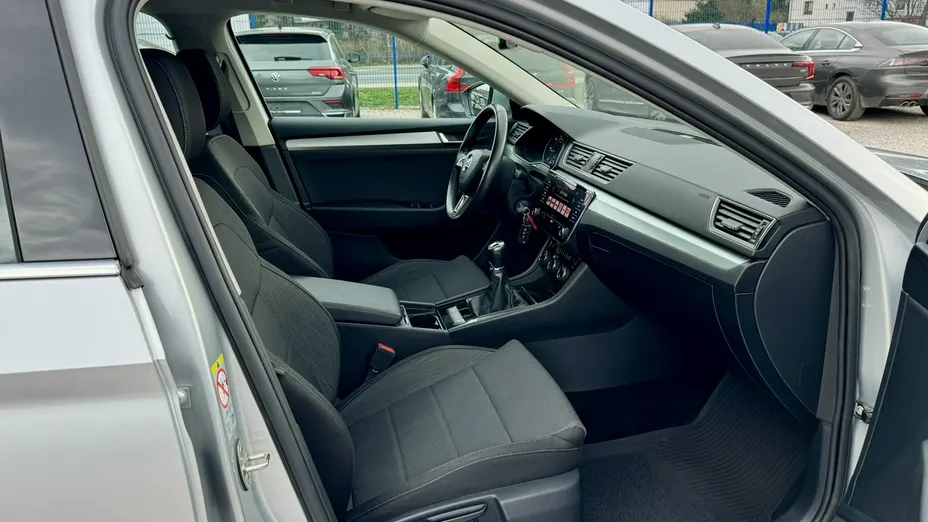 SKODA Superb -