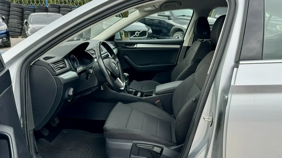 SKODA Superb -