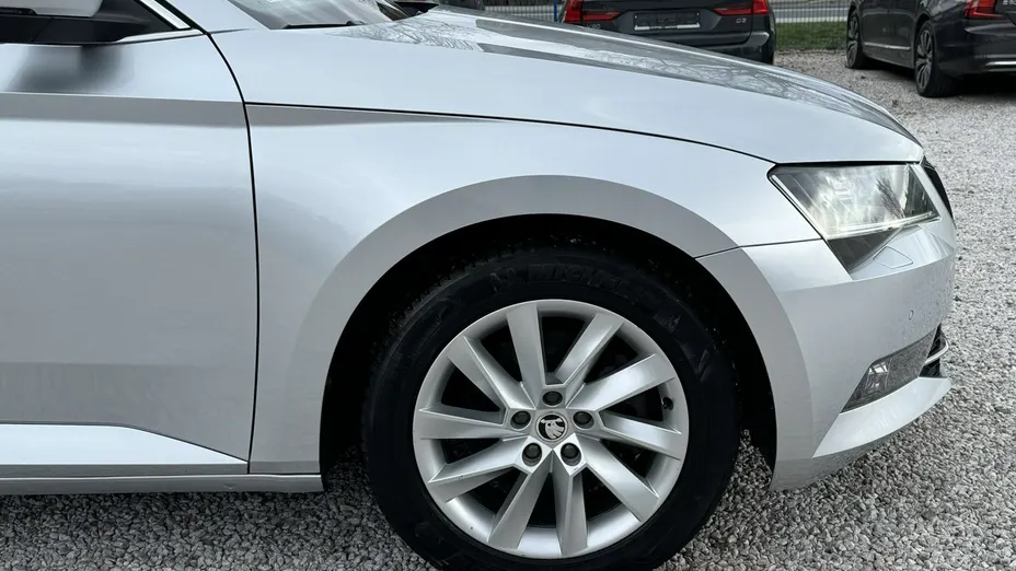 SKODA Superb -