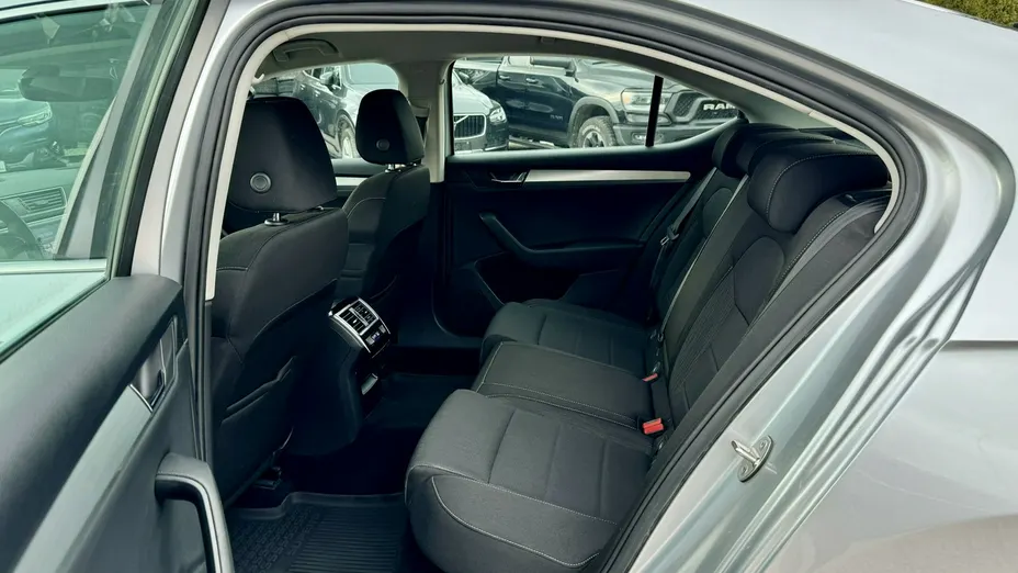 SKODA Superb -
