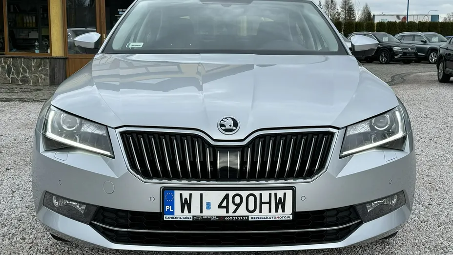 SKODA Superb -