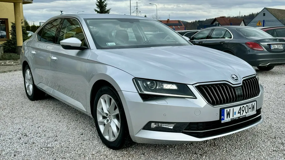 SKODA Superb -