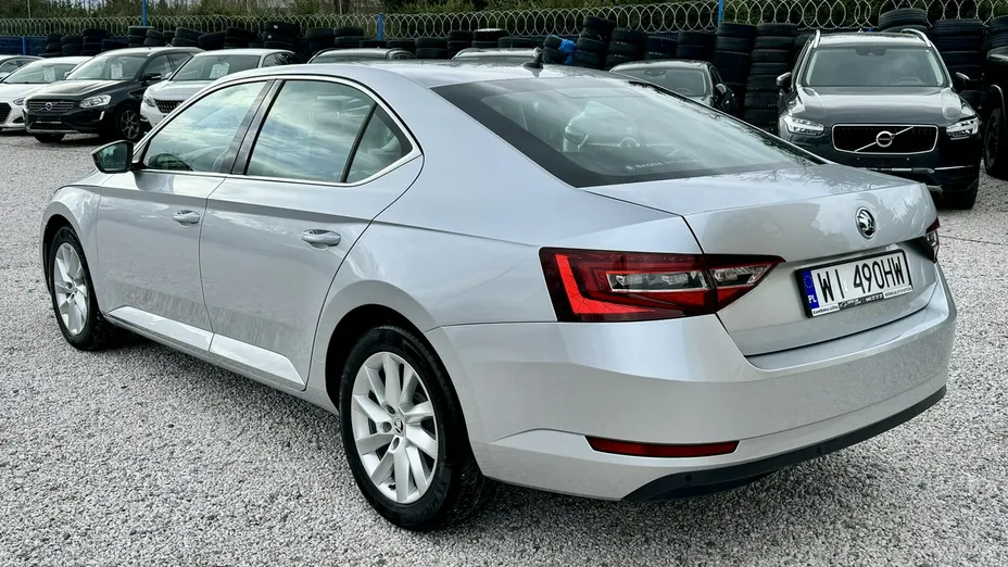 SKODA Superb -