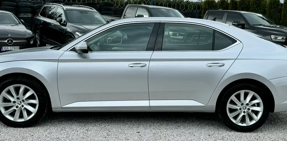 SKODA Superb -
