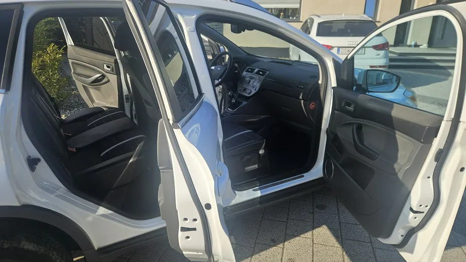 FORD Kuga -