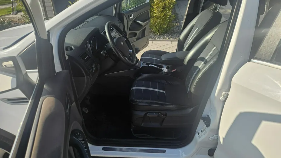 FORD Kuga -