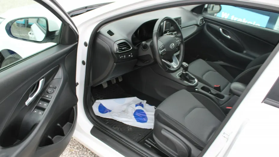 HYUNDAI i30 -