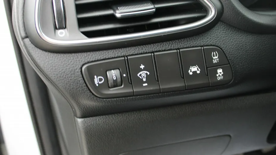 HYUNDAI i30 -
