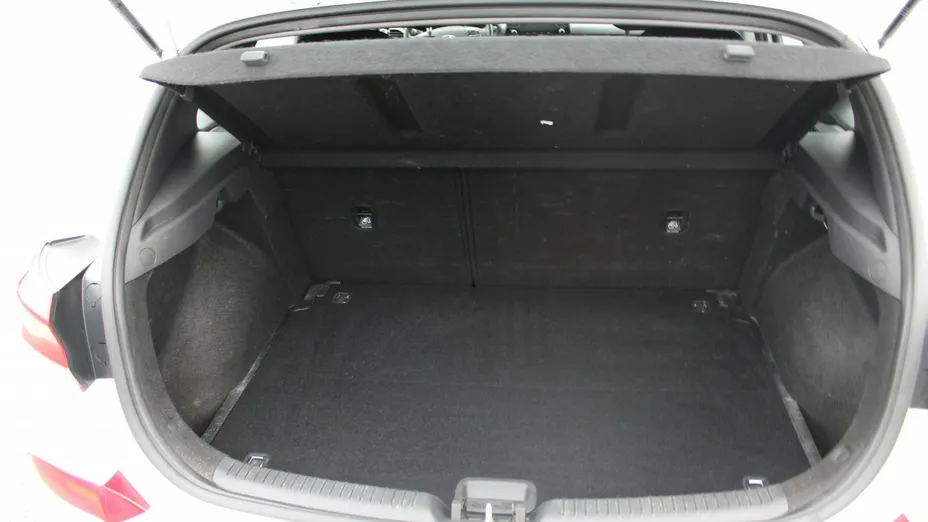 HYUNDAI i30 -