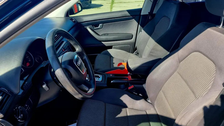 AUDI A4 -