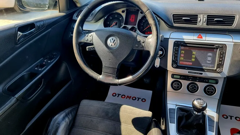 VOLKSWAGEN Passat -