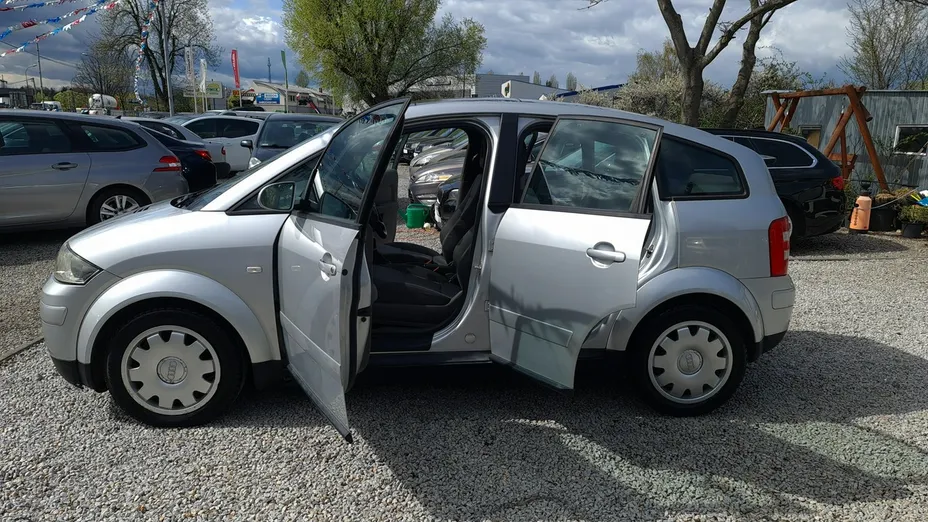 AUDI A2 -
