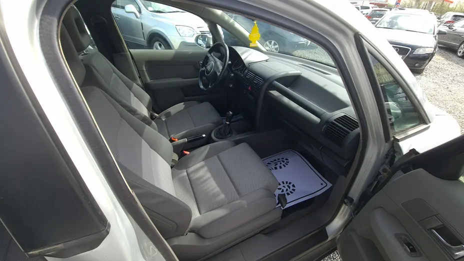 AUDI A2 -